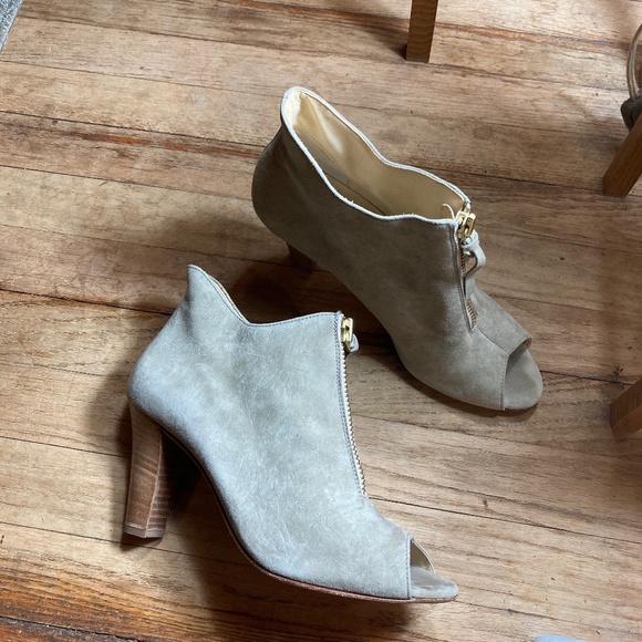 Shoes - Picture 3 of 3